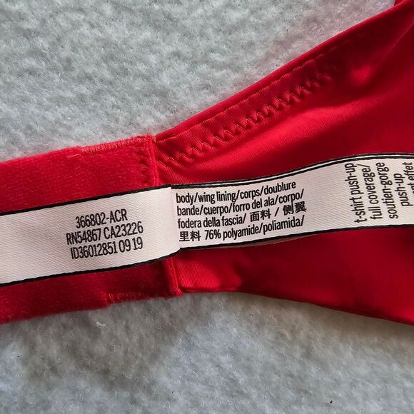 Victoria's Secret Women's Red Underwire Push Up Bra Size 36D - Picture 7 of 8